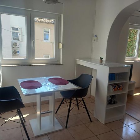Apartmani Iris I Ana Crikvenica Ngoại thất bức ảnh