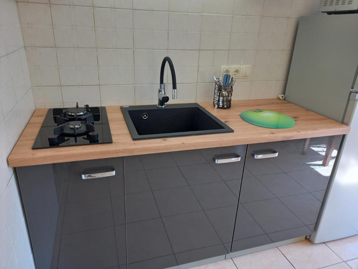 Apartmani Iris I Ana Crikvenica Ngoại thất bức ảnh