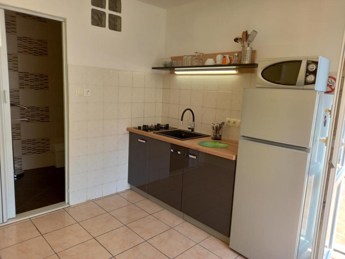 Apartmani Iris I Ana Crikvenica Ngoại thất bức ảnh