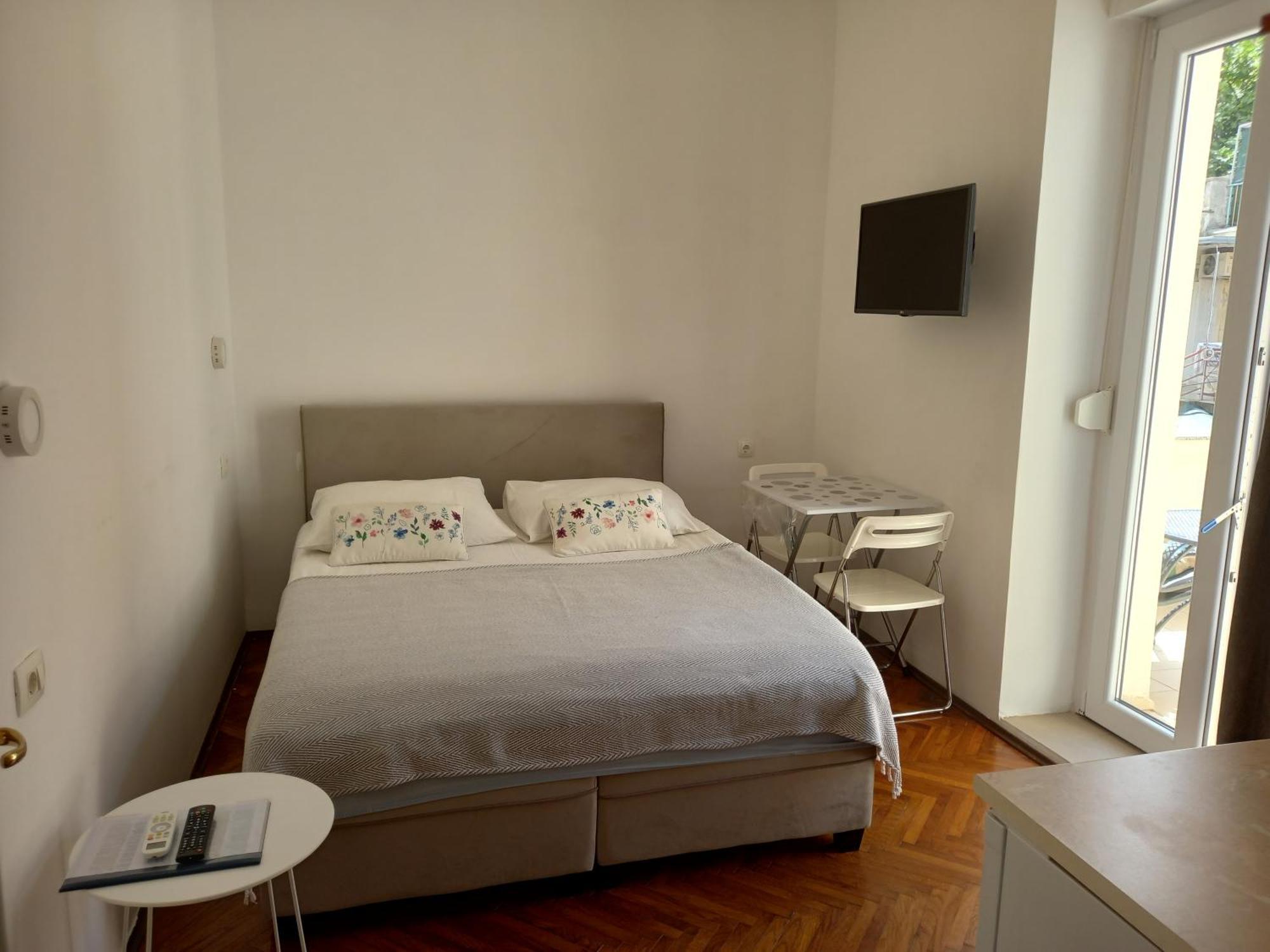 Apartmani Iris I Ana Crikvenica Ngoại thất bức ảnh