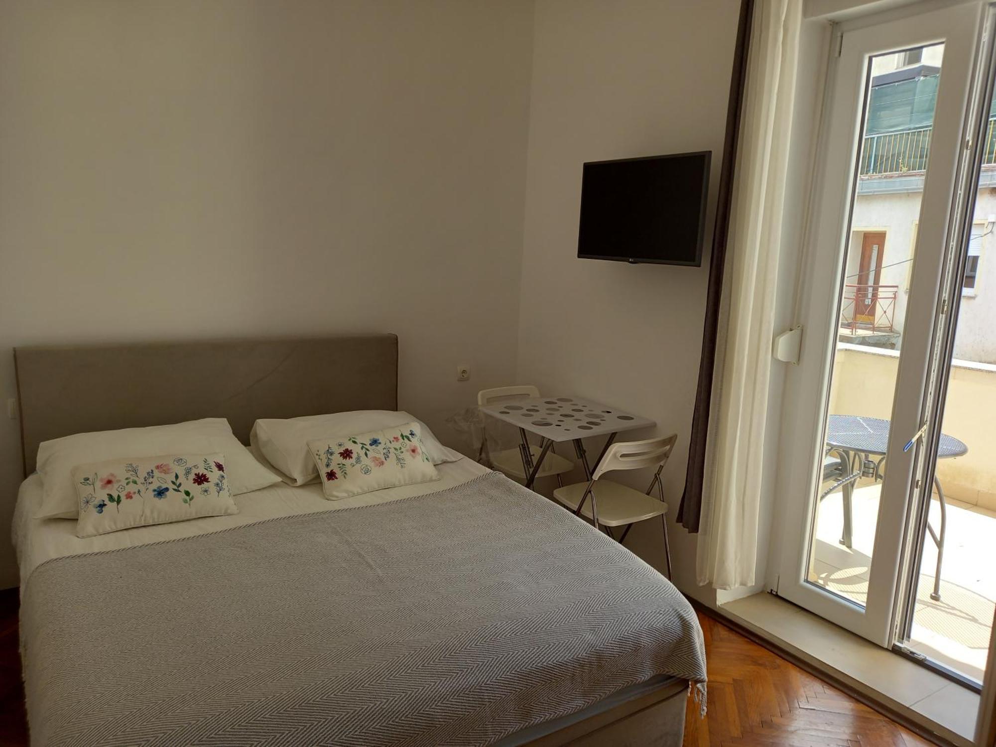Apartmani Iris I Ana Crikvenica Ngoại thất bức ảnh